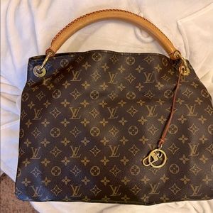 Excellent condition Artsy